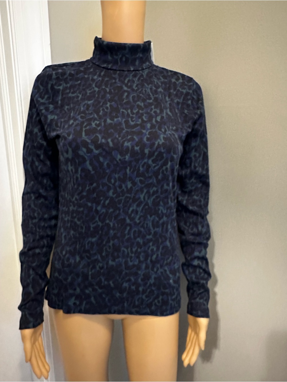 Vineyard Vines Navy Blue Leopard Print Turtleneck Sweater